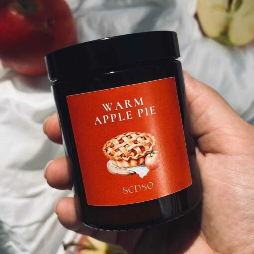 svíčka Warm apple pie